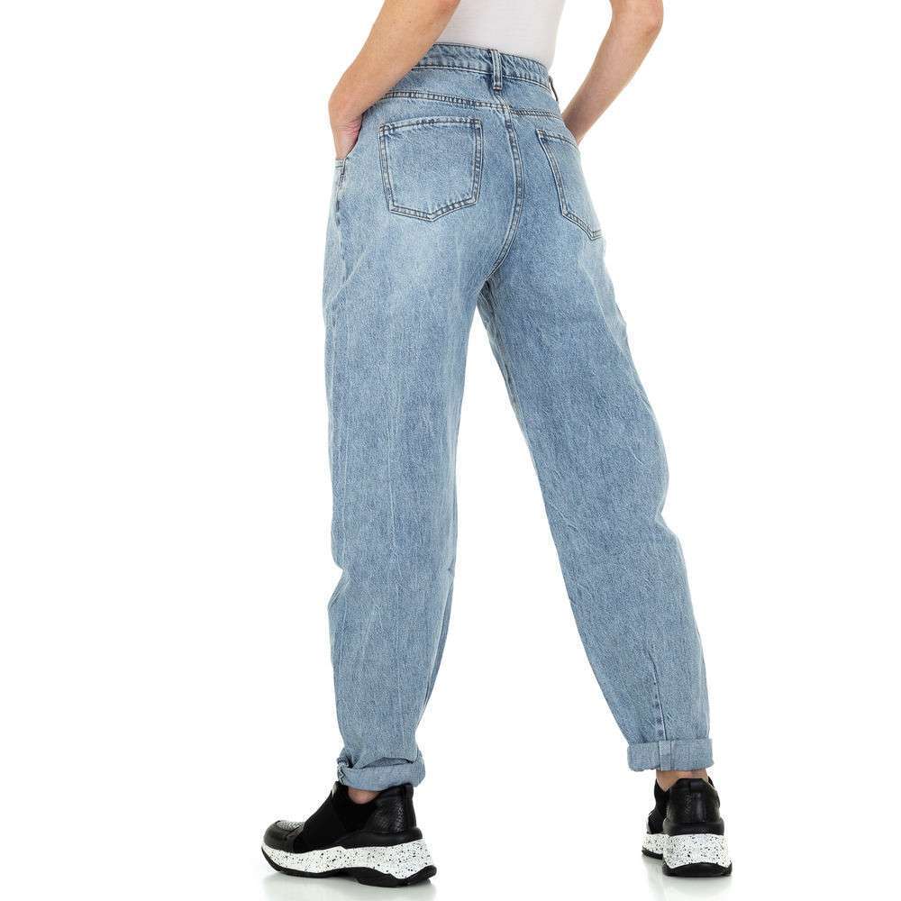 Slouchy boyfriend jeans