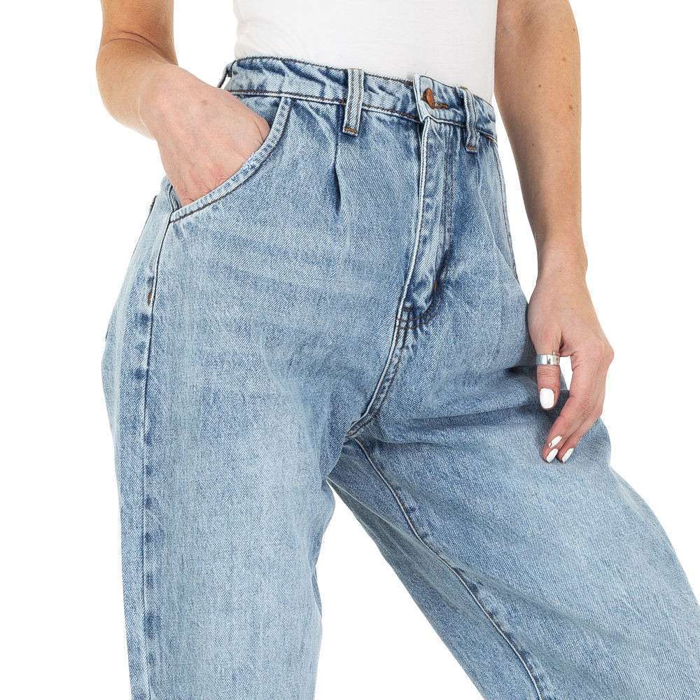 Slouchy boyfriend jeans